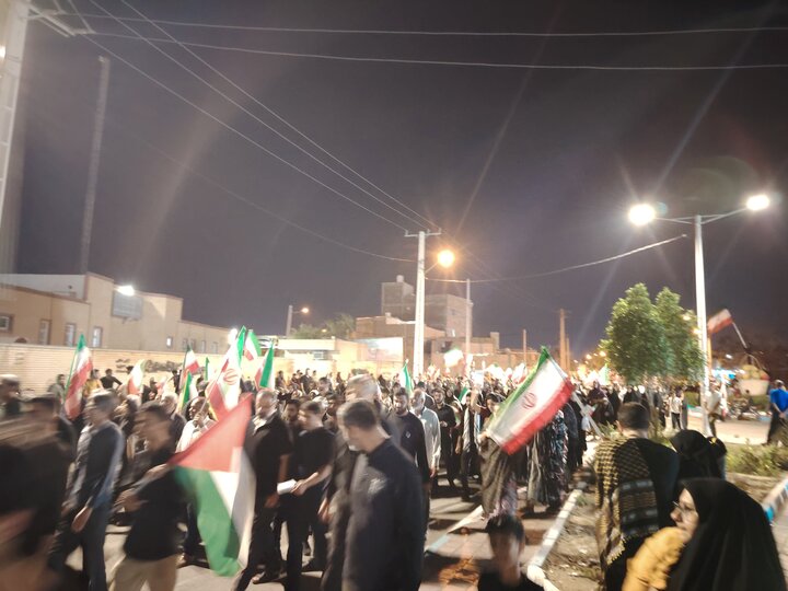 تصاویر/ برپایی ایستگاه صلواتی طلاب مدرسه علمیه النبی بندرعباس