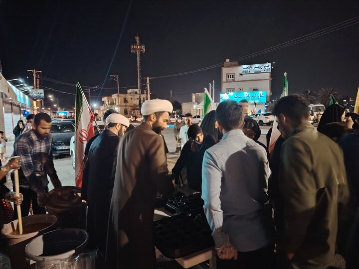 تصاویر/ برپایی ایستگاه صلواتی طلاب مدرسه علمیه النبی بندرعباس