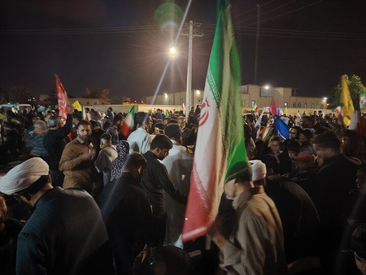 تصاویر/ برپایی ایستگاه صلواتی طلاب مدرسه علمیه النبی بندرعباس