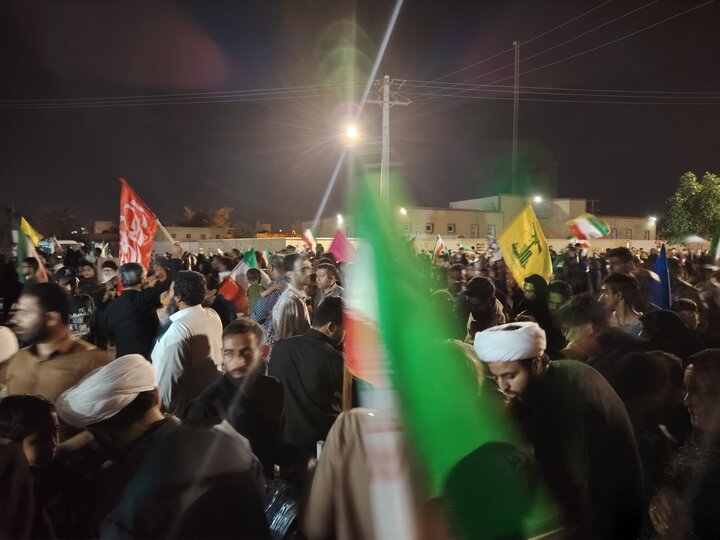 تصاویر/ برپایی ایستگاه صلواتی طلاب مدرسه علمیه النبی بندرعباس