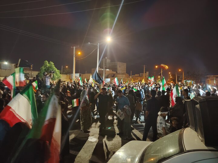 تصاویر/ برپایی ایستگاه صلواتی طلاب مدرسه علمیه النبی بندرعباس