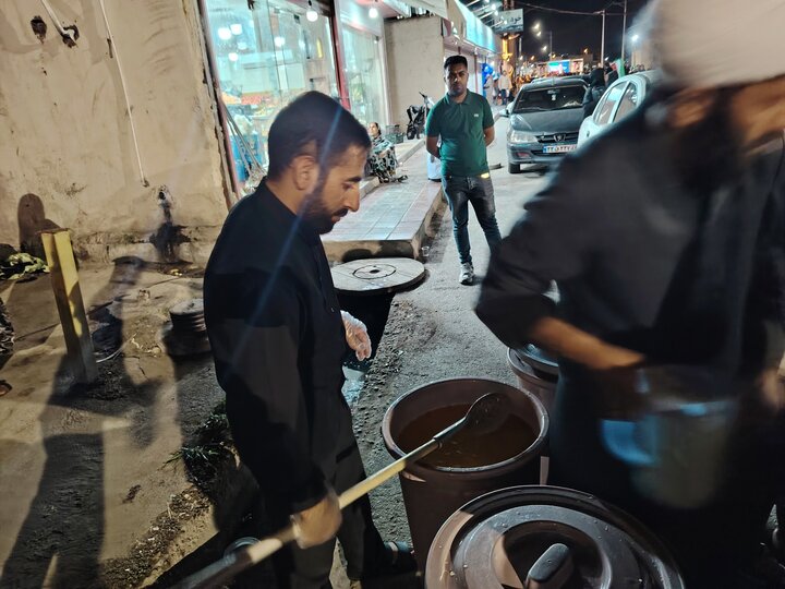 تصاویر/ برپایی ایستگاه صلواتی طلاب مدرسه علمیه النبی بندرعباس