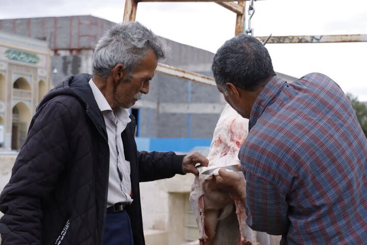 تصاویر/ قربانی چند رأس گوسفند با مشارکت ستاد نماز جمعه کرمان برای سلامتی رهبر انقلاب اسلامی