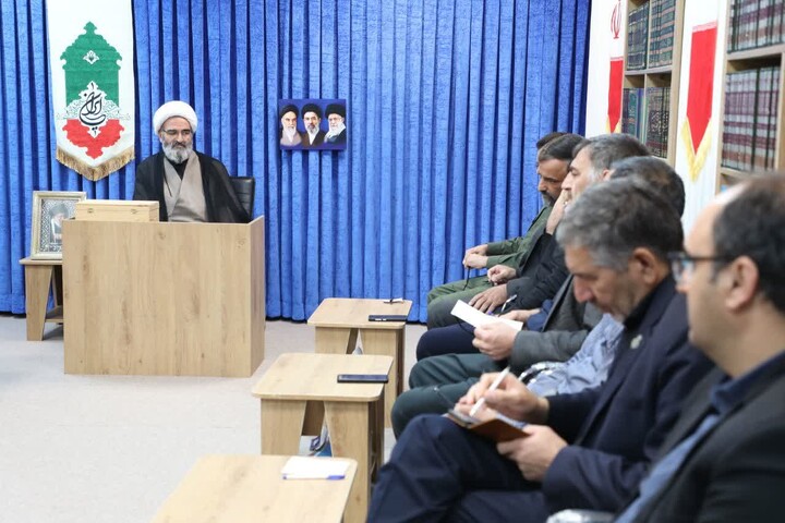 تصاویر/  نماینده ولی‌فقیه در استان سمنان در جلسه قرارگاه مواسات استان سمنان