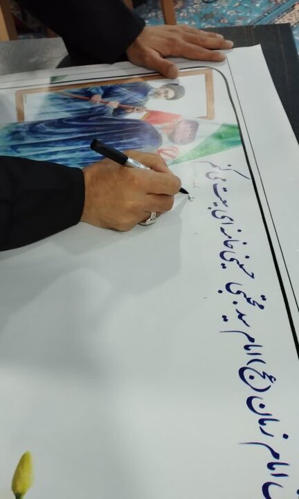 تصاویر/ تهیه و امضای طومار بیعت توسط بانوان طلبه مدرسه علمیه فاطمیه بیاض استان کرمان