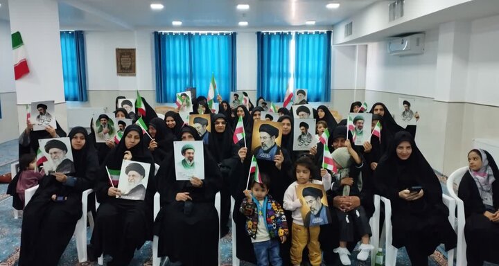 تصاویر/ تهیه و امضای طومار بیعت توسط بانوان طلبه مدرسه علمیه فاطمیه بیاض استان کرمان