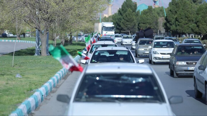 تصاویر/حرکت کاروان خودرویی 26 اسفد در کرمان