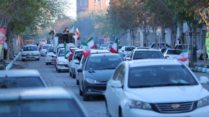 تصاویر/حرکت کاروان خودرویی 26 اسفد در کرمان