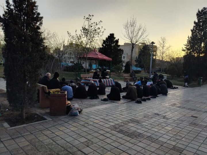 تصاویر/ تجمع اهالی مساجد همزمان با چهارشنبه سوری برای حفظ میدان