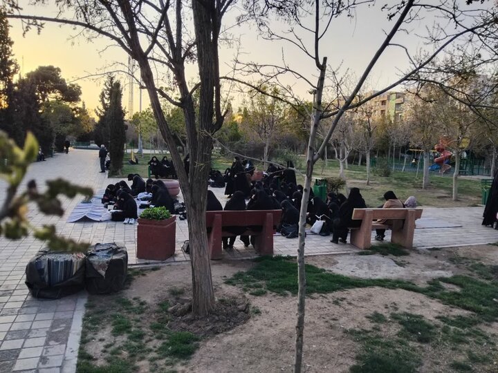 تصاویر/ تجمع اهالی مساجد همزمان با چهارشنبه سوری برای حفظ میدان