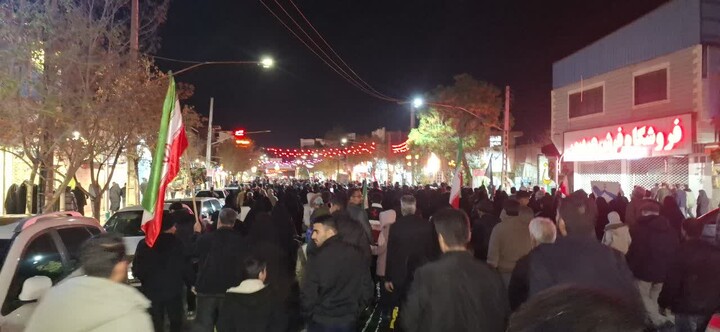 مردم زرند در هفدهمین شب خونخواهی رهبر شهید