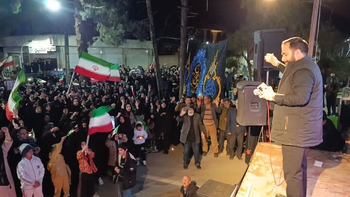 مردم زرند در هفدهمین شب خونخواهی رهبر شهید