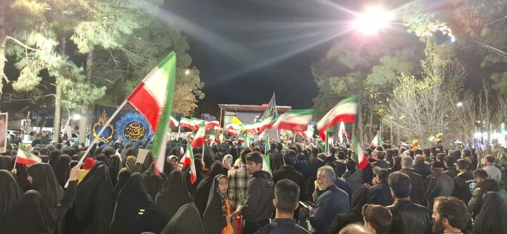 مردم زرند در هفدهمین شب خونخواهی رهبر شهید