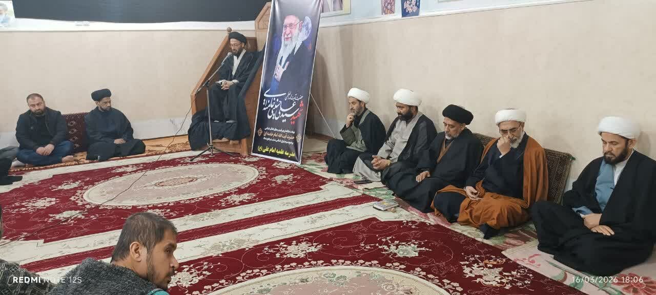 قم المقدسہ: مدرسہ علمیہ امام علی (ع) کی جانب سے رہبر شہید انقلاب اور دیگر شہدائے جنگ ماہ رمضان کے لئے مجلس عزا و فاتحہ خوانی کا اہتمام