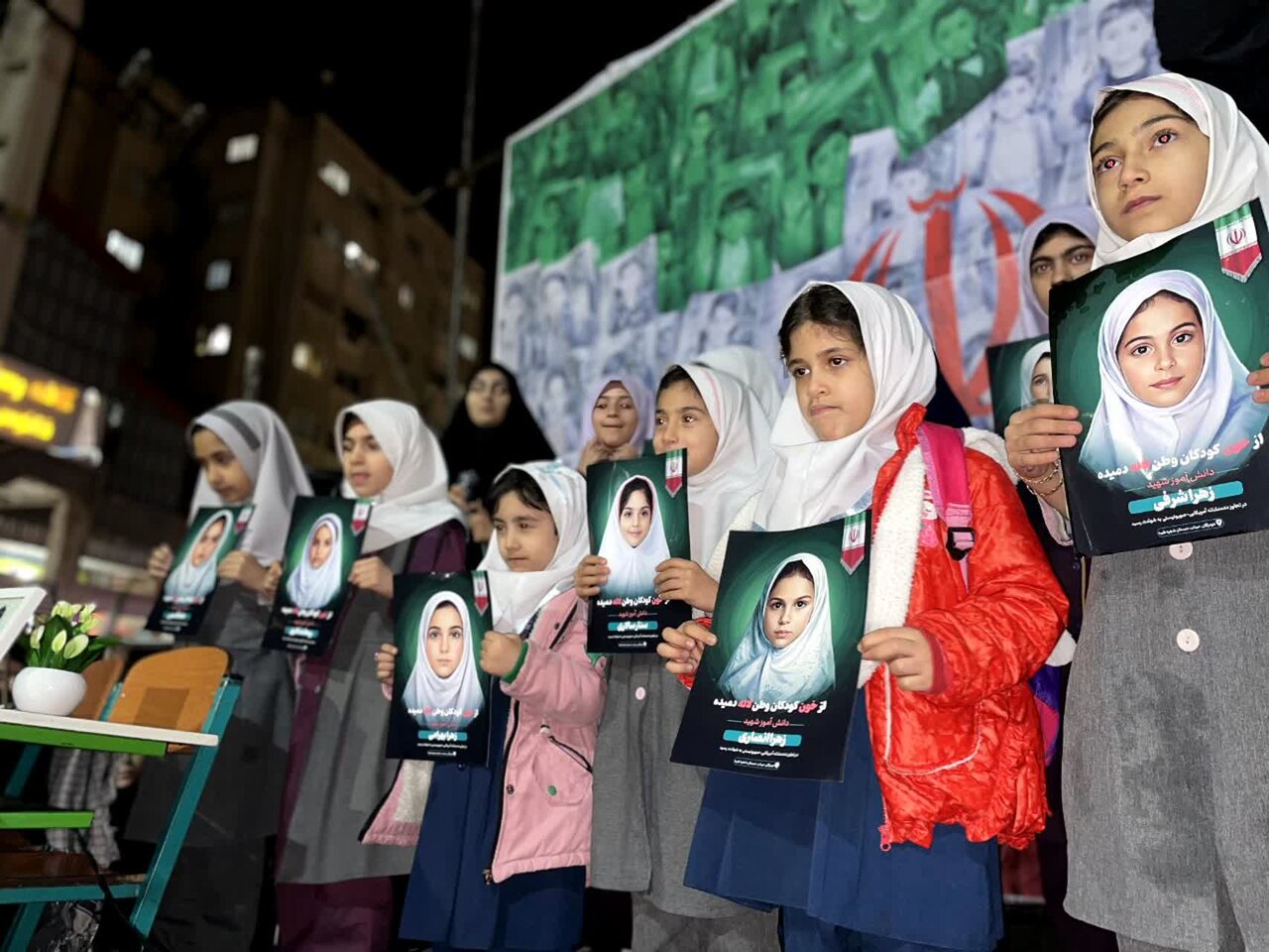 تصاویر/ بیعت دختران دانش‌آموز ملارد با رهبر معظم انقلاب