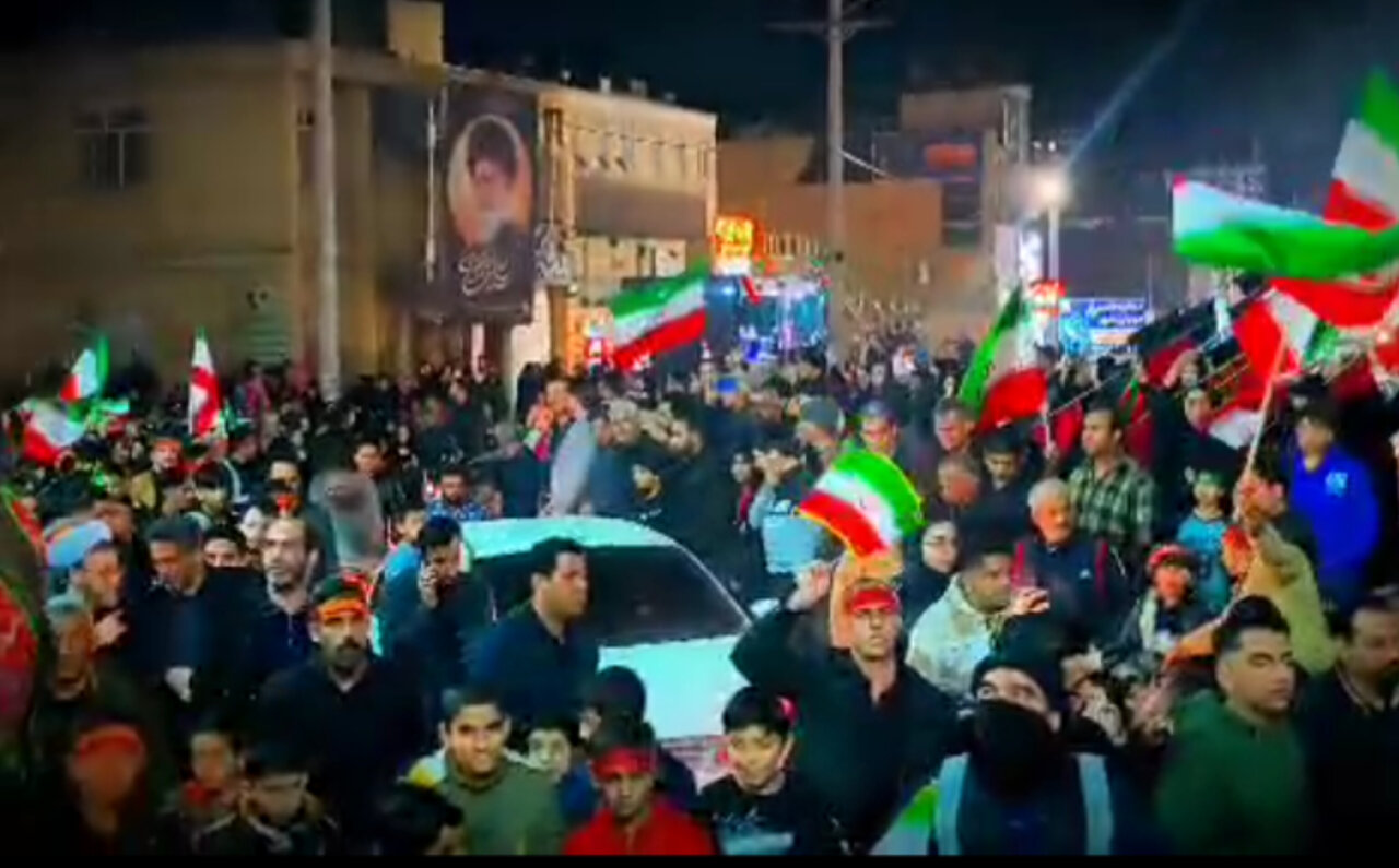 فیلم| اجرای گروه سرود رجا در اجتماع بزرگ عاشوراییان اردکان