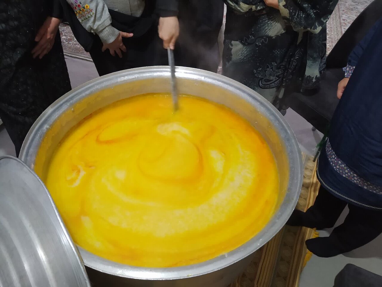 فعالیت های جهادی طلاب مدرسه علمیه خواهران تکاب در جنگ رمضان+ عکس