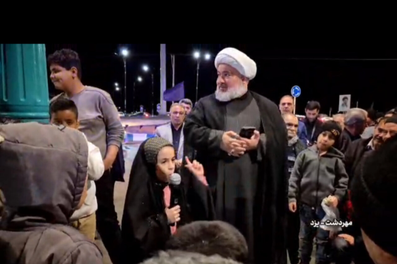 فیلم| رجزخوانی دختر مهردشتی در رثای رهبر