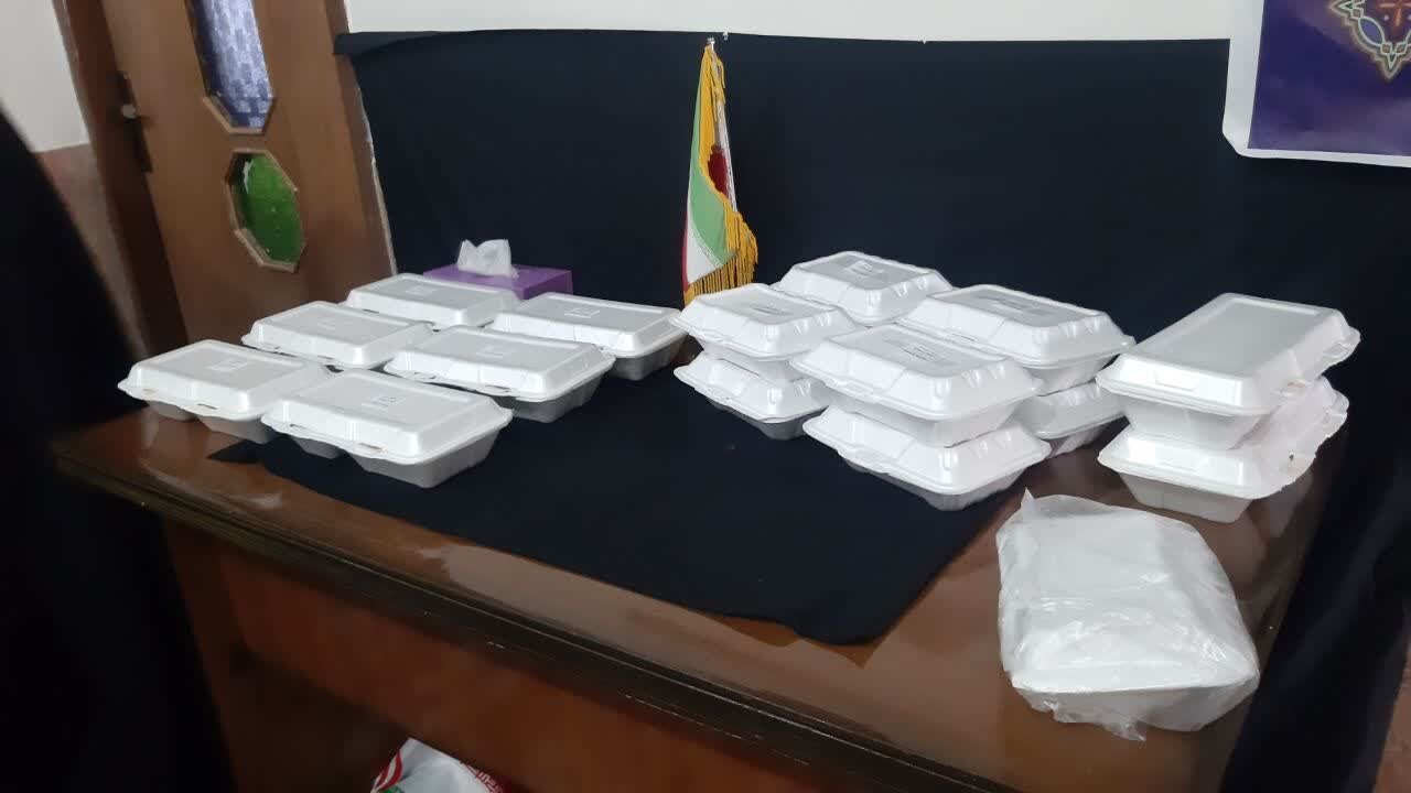 بانوان طلبه مدرسه علمیه الزهرا(س) شهر ماهان در صف مقدم جبهه جهاد رمضان+ تصاویر