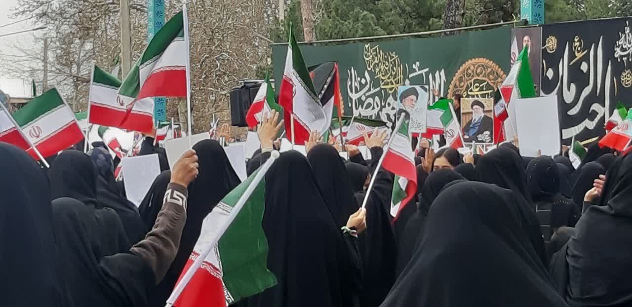 بانوان طلبه مدرسه علمیه الزهرا(س) شهر ماهان در صف مقدم جبهه جهاد رمضان+ تصاویر