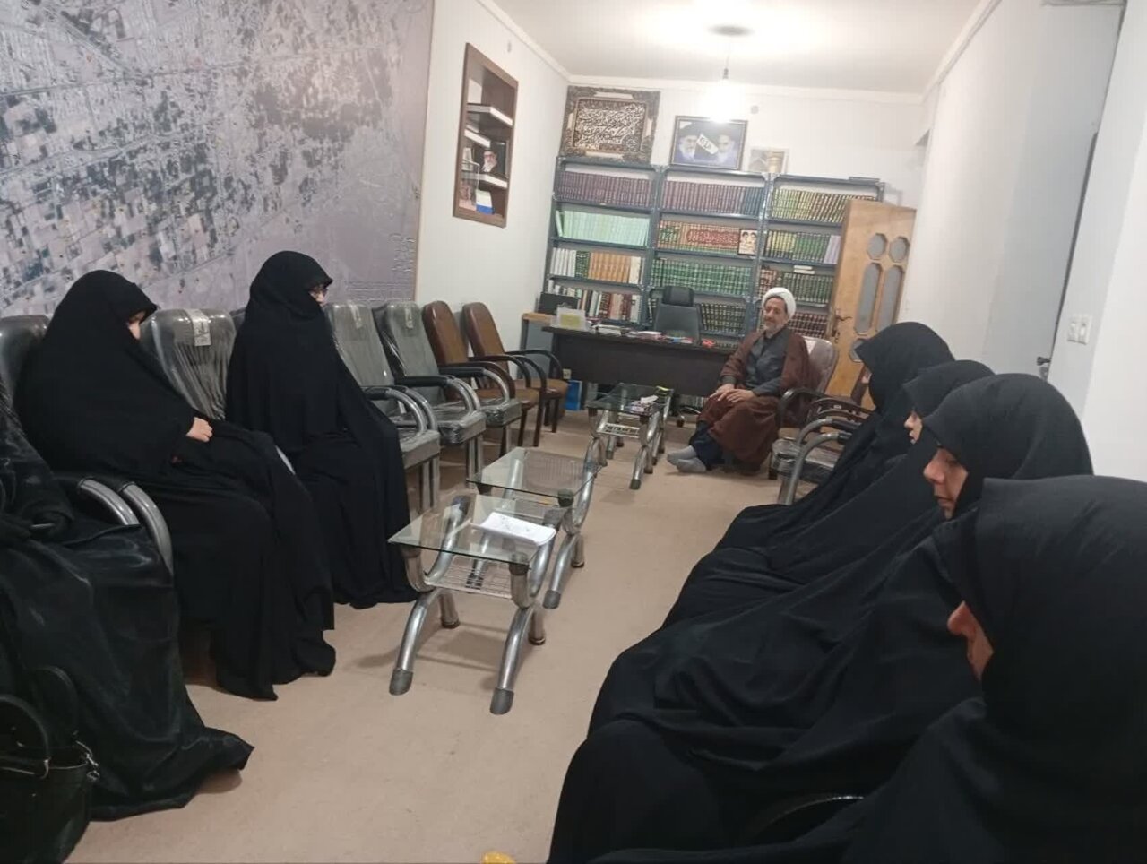 بانوان طلبه مدرسه علمیه الزهرا(س) شهر ماهان در صف مقدم جبهه جهاد رمضان+ تصاویر