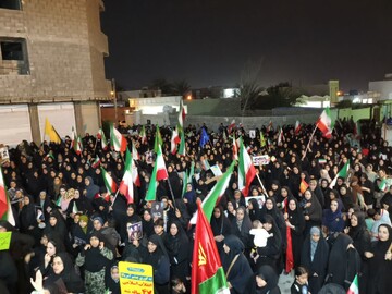 تصاویر/ اجتماع باشکوه مردم بنک در بیعت با مقام معظم رهبری