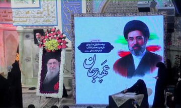 بانوان مشهدی با رهبر معظم انقلاب اسلامی در حرم رضوی بیعت کردند+ عکس