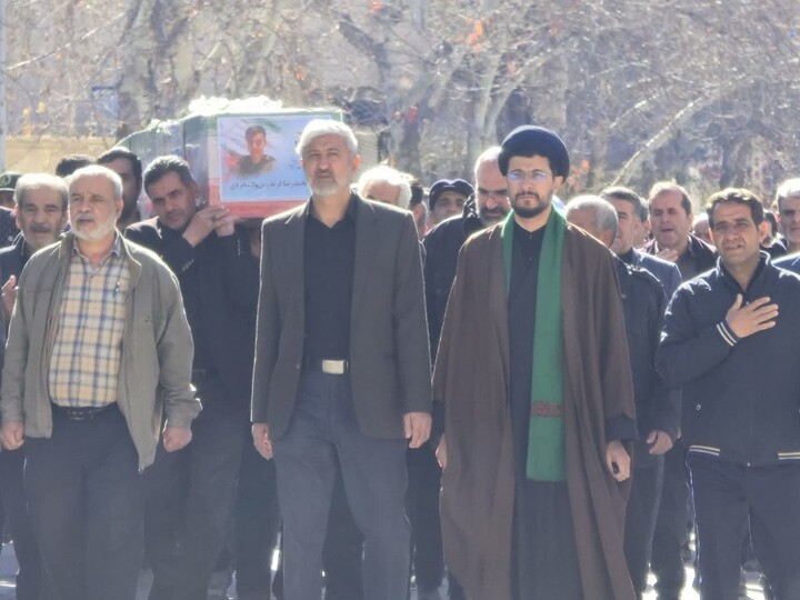 تشییع پیکر شهید فریدونی ولاشجردی در تویسرکان
