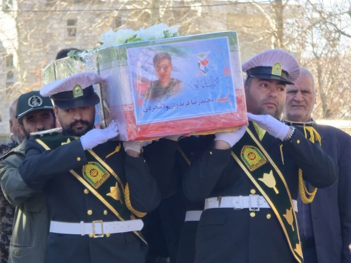 تشییع پیکر شهید فریدونی ولاشجردی در تویسرکان