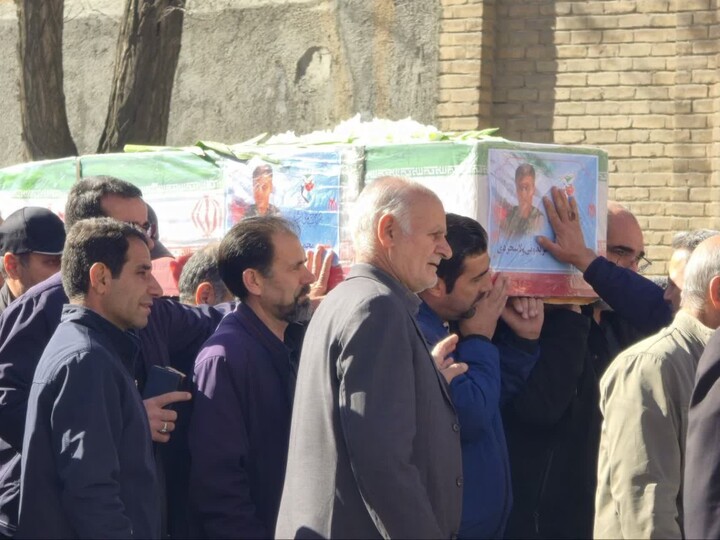 تشییع پیکر شهید فریدونی ولاشجردی در تویسرکان