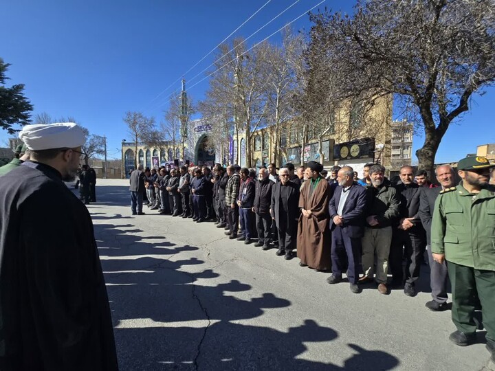 تشییع پیکر شهید فریدونی ولاشجردی در تویسرکان