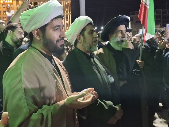 تصاویر/  حضور غیرتمندانه مردم  شهید پرورکاشان باشعار "مرگ بر امریکا و مرگ براسرائیل "