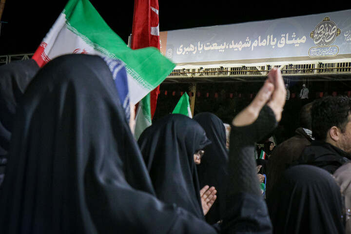 تصاویر/ قراعت دعای توسل با حضور خادمان مسجد مقدس جمکران در میدان مفید
