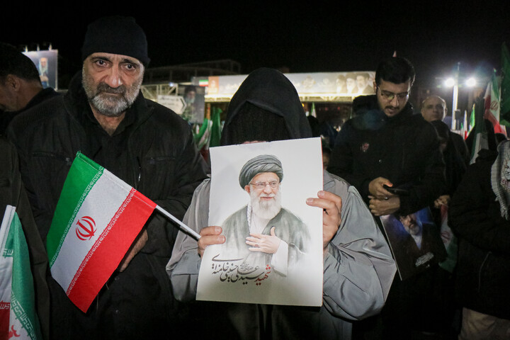 تصاویر/ قراعت دعای توسل با حضور خادمان مسجد مقدس جمکران در میدان مفید