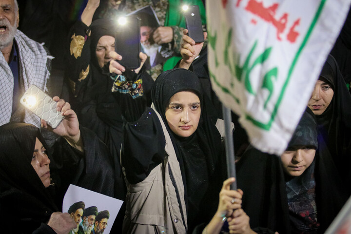 تصاویر/ قراعت دعای توسل با حضور خادمان مسجد مقدس جمکران در میدان مفید