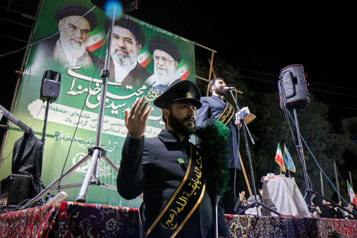 تصاویر/ قراعت دعای توسل با حضور خادمان مسجد مقدس جمکران در میدان مفید