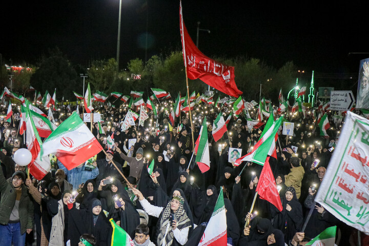 تصاویر/ قراعت دعای توسل با حضور خادمان مسجد مقدس جمکران در میدان مفید