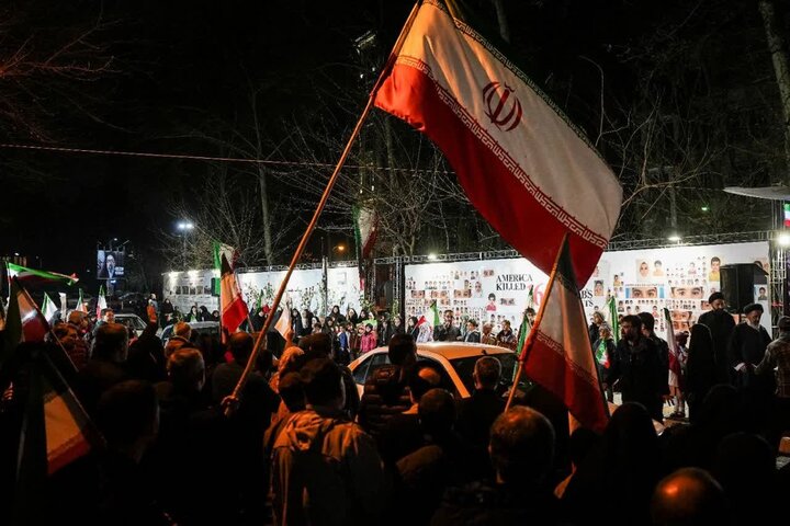 تصاویر/ حضور کودکان تهرانی در رویداد اعتراضی «میناب "برای ایران" جان داد»