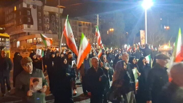 تصاویر/ تجمع اعتراضی و استقبال گسترده مردم یکی از شهدای ناو دنا