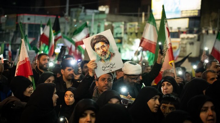 هجدهمین تجمع مردم کرج در مــراسم شهـــــــادت قائــــــــد امــــــت و بـیـــعت بـــا حضرت آیت الله سید مجتبی حسینی خامنه‌ای