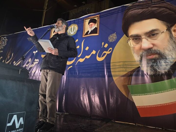 تصاویر/ وداع باشکوه مردم منطقه۲ با دریادلان شهید ناو دنا؛ تجدید عهد با قهرمانان در میدان شهید تهرانی‌مقدم