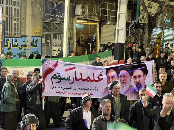 تصاویر/ تجمع مردمی در سردشت در حمایت از انقلاب اسلامی و رهبر معظم انقلاب