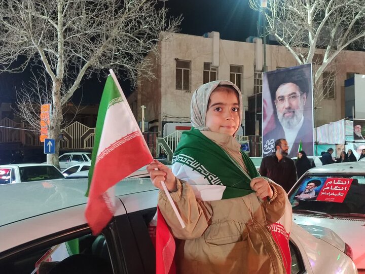 تصاویر/ حماسه حضور و تجدید بیعت مردم سنندج با آیت الله سید مجتبی خامنه‌ای