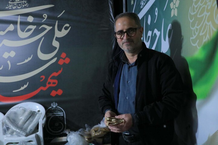 تصاویر| افطار مردم بیرجند در میدان مادر شب چهارشنبه سوری