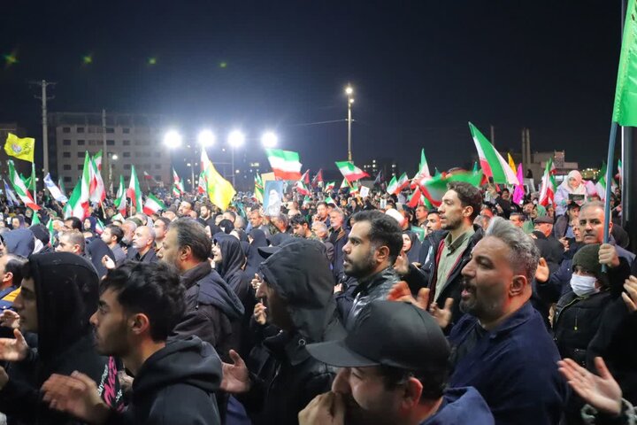 تصاویر/ تجمع پرشور و دشمن‌شکن مردم شهر اسلامشهر در هفدهمین شب شهادت رهبر شهید انقلاب