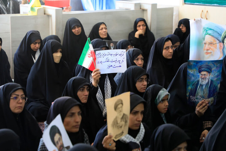 تصاویر| تجدید میثاق بانوان بیرجندی با سومین رهبر جمهوری اسلامی