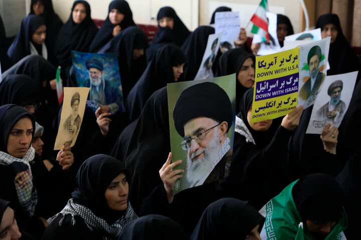 تصاویر| تجدید میثاق بانوان بیرجندی با سومین رهبر جمهوری اسلامی
