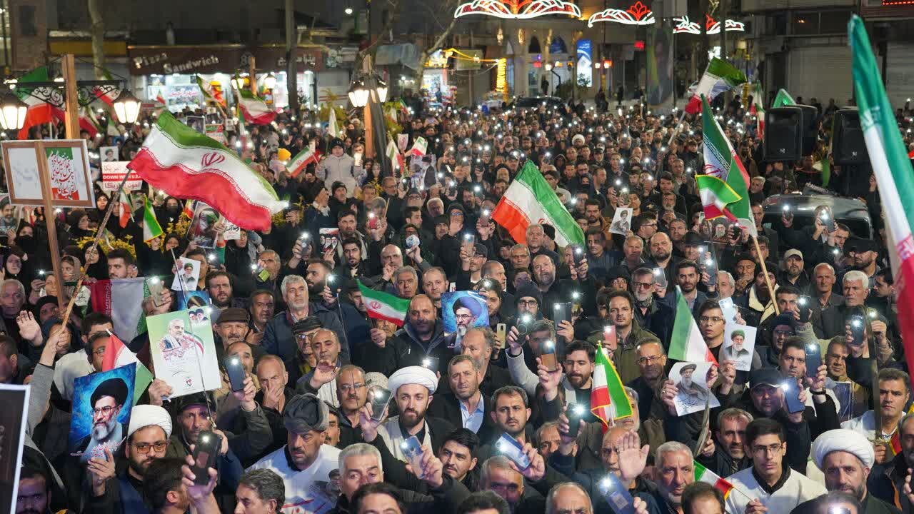 Masyarakat Iran Penuhi Jalanan Pada Malam Rabu Terakhir; Buktikan Dukungan Terhadap Negara