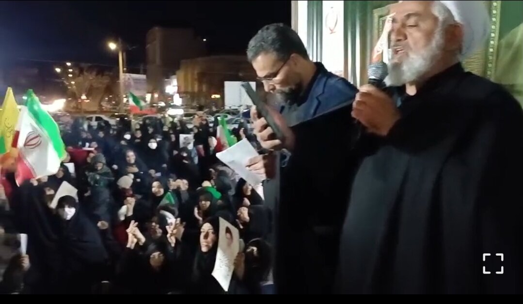 فیلم| قرائت دعای وحدت توسط امام جمعه شهرستان زرندیه