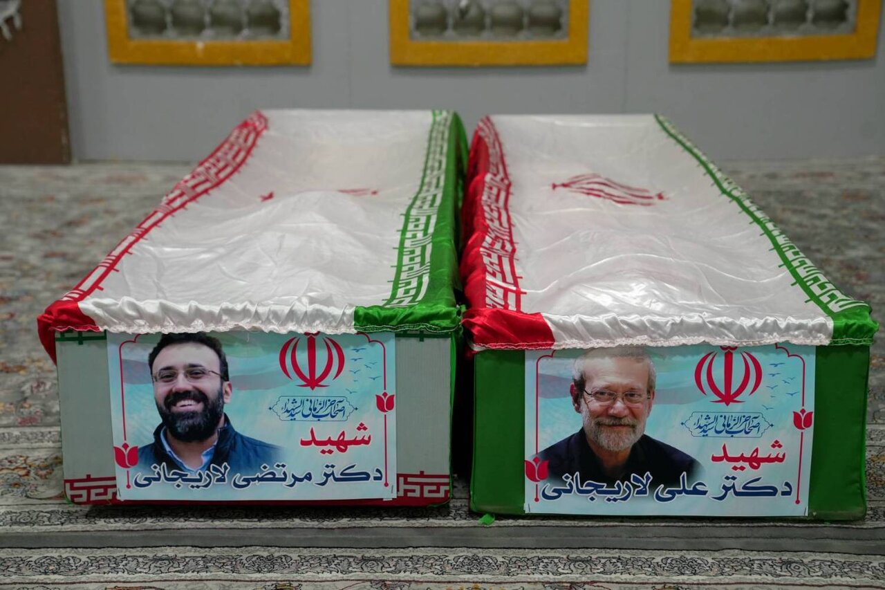 اولین تصویر از تابوت دانشمند شهید دکتر علی لاریجانی در کنار فرزندش